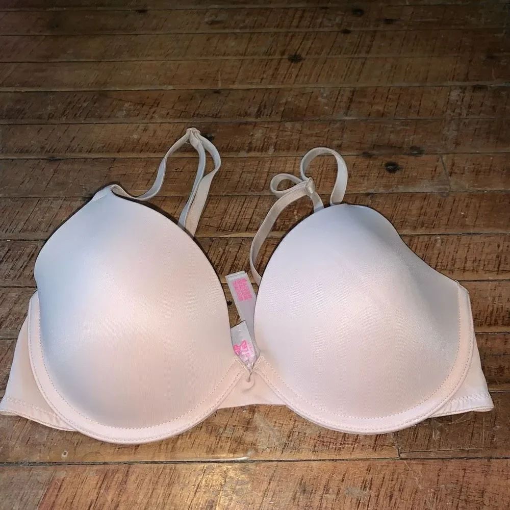 Victoria’s Secret nude wear everywhere T-shirt lightly lined 32C bra